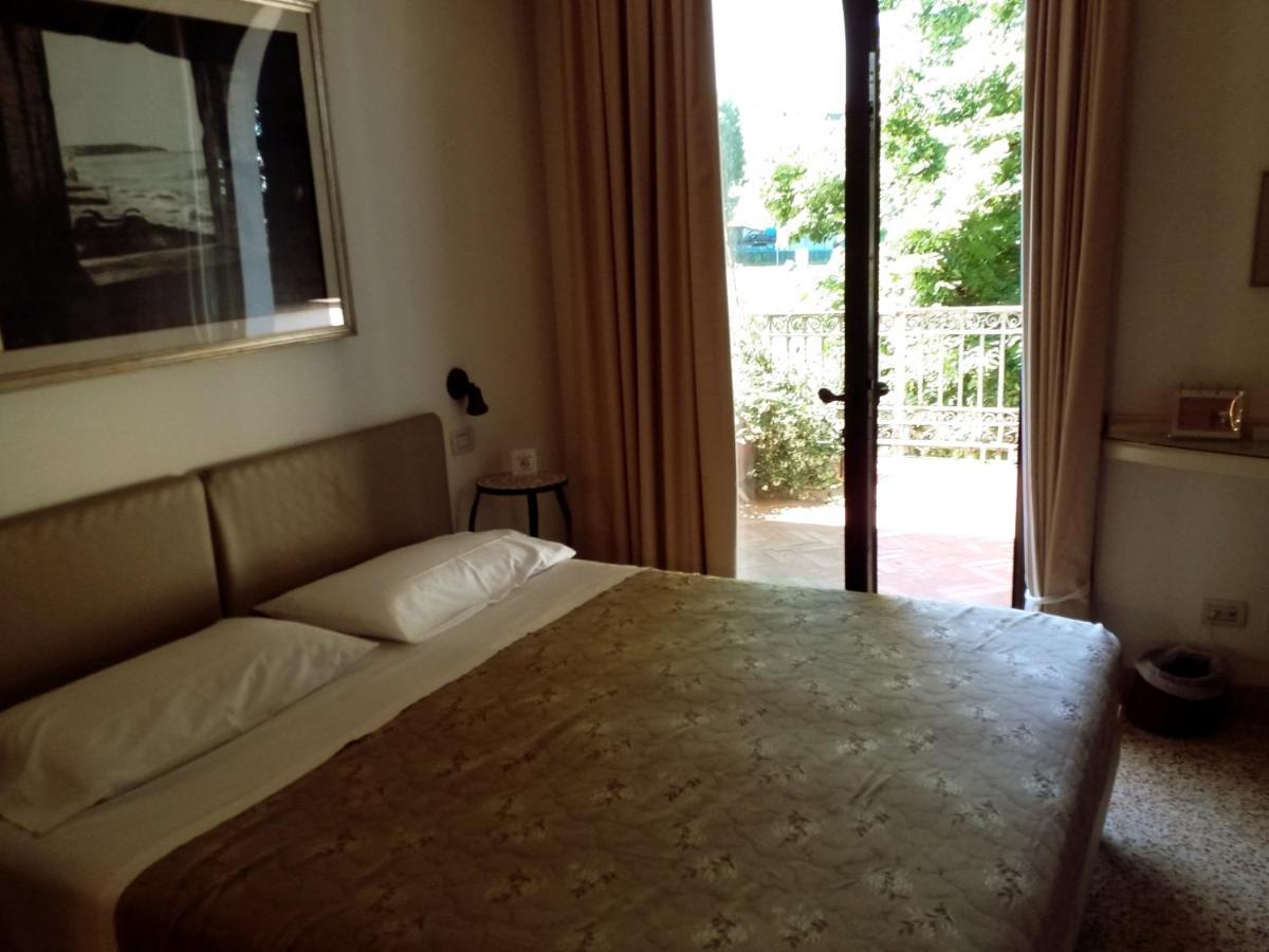 Al Melograno - Room & Breakfast ボローニャ エクステリア 写真